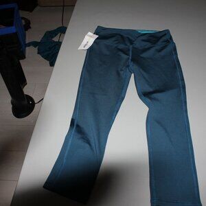 Teal Markia Sport Capris Size Small New